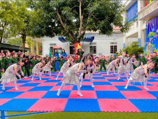 HĐ Chào mừng ngày 20-11