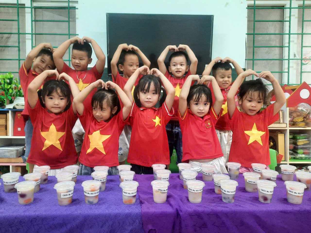 Những chiếc bánh từ bàn tay các con làm ra